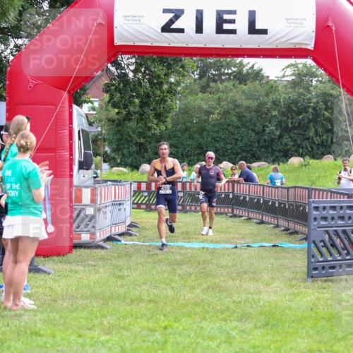 21.06.2026 - 29. Vierlanden-Triathlon Andreas Tolksdorf http://msf.ph/oto/9913938 21.06.2026 11:17:04 Ziel 434, 459 meine-sportfotos.de