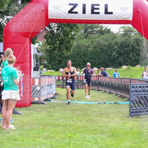 21.06.2026 - 29. Vierlanden-Triathlon Andreas Tolksdorf http://msf.ph/oto/9913939 21.06.2026 11:17:04 Ziel 434, 459 meine-sportfotos.de