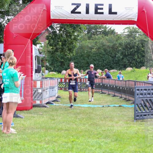 21.06.2026 - 29. Vierlanden-Triathlon Andreas Tolksdorf http://msf.ph/oto/9913940 21.06.2026 11:17:04 Ziel 434, 459 meine-sportfotos.de
