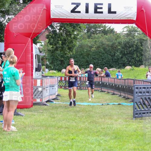 21.06.2026 - 29. Vierlanden-Triathlon Andreas Tolksdorf http://msf.ph/oto/9913942 21.06.2026 11:17:04 Ziel 434, 459 meine-sportfotos.de