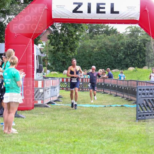 21.06.2026 - 29. Vierlanden-Triathlon Andreas Tolksdorf http://msf.ph/oto/9913943 21.06.2026 11:17:04 Ziel 434, 459 meine-sportfotos.de