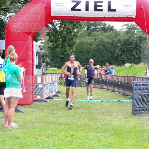 21.06.2026 - 29. Vierlanden-Triathlon Andreas Tolksdorf http://msf.ph/oto/9913946 21.06.2026 11:17:05 Ziel 434, 459 meine-sportfotos.de