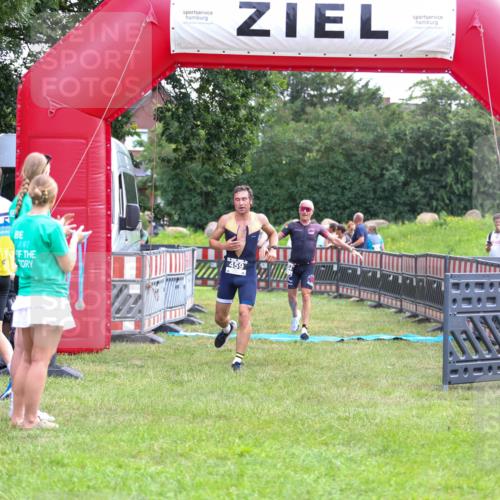 21.06.2026 - 29. Vierlanden-Triathlon Andreas Tolksdorf http://msf.ph/oto/9913948 21.06.2026 11:17:05 Ziel 434, 459 meine-sportfotos.de
