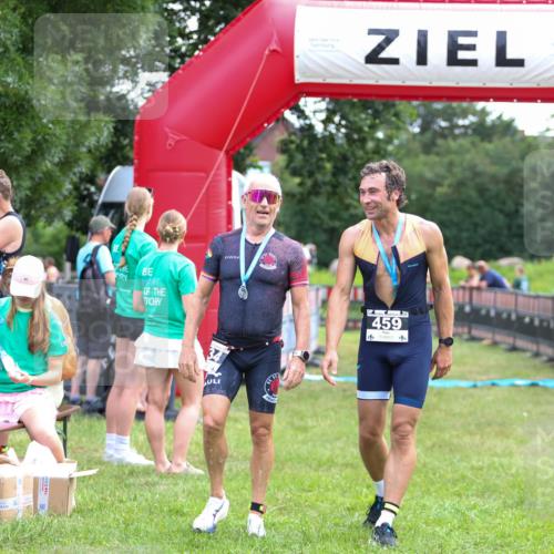 21.06.2026 - 29. Vierlanden-Triathlon Andreas Tolksdorf http://msf.ph/oto/9913950 21.06.2026 11:17:18 Ziel 410, 467 meine-sportfotos.de
