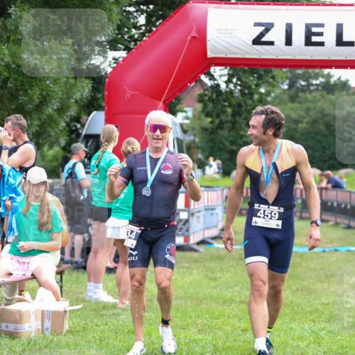 21.06.2026 - 29. Vierlanden-Triathlon Andreas Tolksdorf http://msf.ph/oto/9913960 21.06.2026 11:17:19 Ziel 410, 467 meine-sportfotos.de