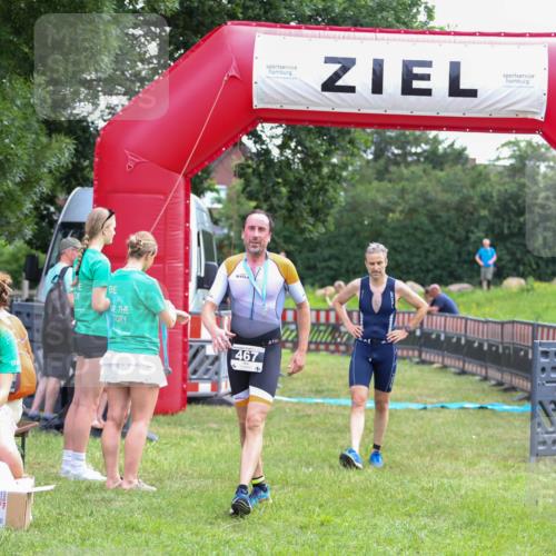 21.06.2026 - 29. Vierlanden-Triathlon Andreas Tolksdorf http://msf.ph/oto/9913963 21.06.2026 11:17:25 Ziel 397, 410 meine-sportfotos.de