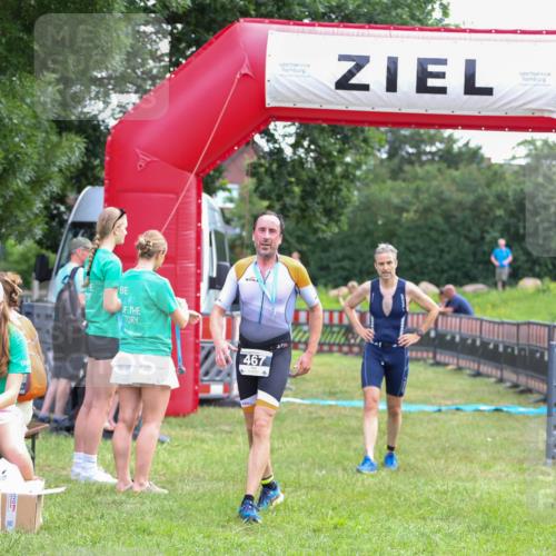 21.06.2026 - 29. Vierlanden-Triathlon Andreas Tolksdorf http://msf.ph/oto/9913964 21.06.2026 11:17:25 Ziel 397, 410 meine-sportfotos.de