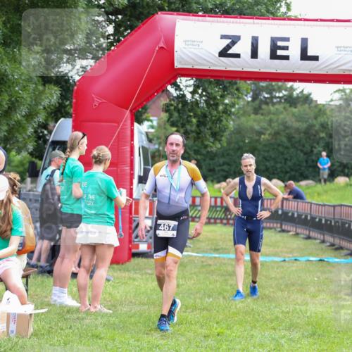 21.06.2026 - 29. Vierlanden-Triathlon Andreas Tolksdorf http://msf.ph/oto/9913965 21.06.2026 11:17:25 Ziel 397, 410 meine-sportfotos.de