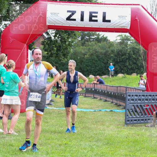 21.06.2026 - 29. Vierlanden-Triathlon Andreas Tolksdorf http://msf.ph/oto/9913972 21.06.2026 11:17:27 Ziel 397 meine-sportfotos.de