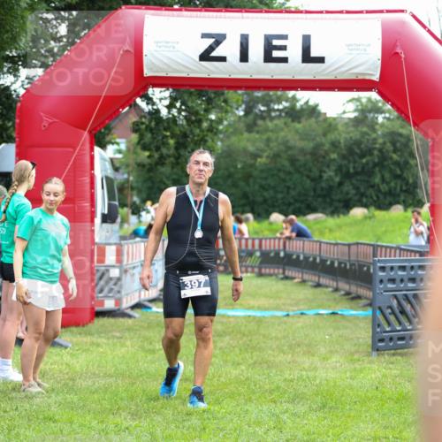 21.06.2026 - 29. Vierlanden-Triathlon Andreas Tolksdorf http://msf.ph/oto/9913980 21.06.2026 11:17:40 Ziel  meine-sportfotos.de