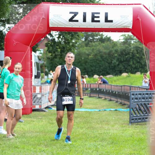 21.06.2026 - 29. Vierlanden-Triathlon Andreas Tolksdorf http://msf.ph/oto/9913981 21.06.2026 11:17:40 Ziel  meine-sportfotos.de