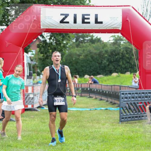 21.06.2026 - 29. Vierlanden-Triathlon Andreas Tolksdorf http://msf.ph/oto/9913993 21.06.2026 11:17:40 Ziel  meine-sportfotos.de