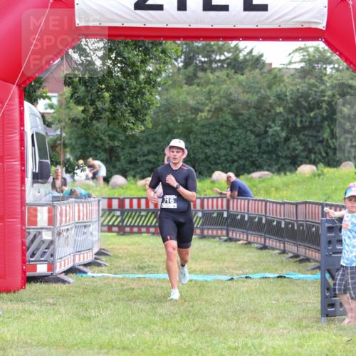 21.06.2026 - 29. Vierlanden-Triathlon Andreas Tolksdorf http://msf.ph/oto/9913997 21.06.2026 11:18:00 Ziel 316, 399 meine-sportfotos.de
