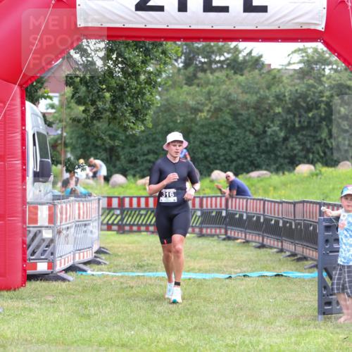 21.06.2026 - 29. Vierlanden-Triathlon Andreas Tolksdorf http://msf.ph/oto/9914002 21.06.2026 11:18:00 Ziel 316, 399 meine-sportfotos.de