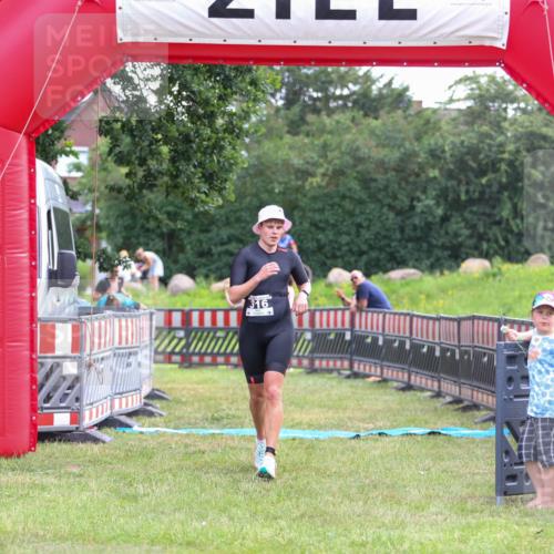 21.06.2026 - 29. Vierlanden-Triathlon Andreas Tolksdorf http://msf.ph/oto/9914003 21.06.2026 11:18:00 Ziel 316, 399 meine-sportfotos.de