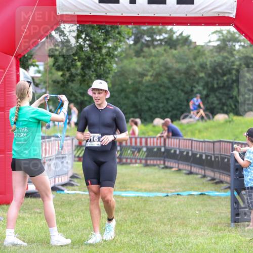 21.06.2026 - 29. Vierlanden-Triathlon Andreas Tolksdorf http://msf.ph/oto/9914006 21.06.2026 11:18:03 Ziel 316, 399 meine-sportfotos.de