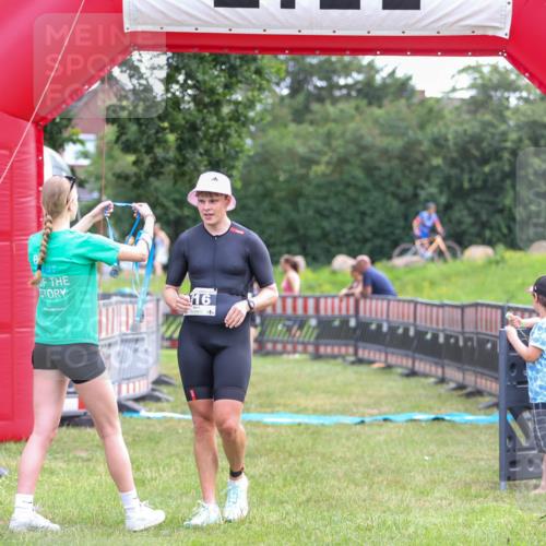 21.06.2026 - 29. Vierlanden-Triathlon Andreas Tolksdorf http://msf.ph/oto/9914007 21.06.2026 11:18:03 Ziel 316, 399 meine-sportfotos.de