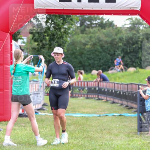 21.06.2026 - 29. Vierlanden-Triathlon Andreas Tolksdorf http://msf.ph/oto/9914008 21.06.2026 11:18:03 Ziel 316, 399 meine-sportfotos.de