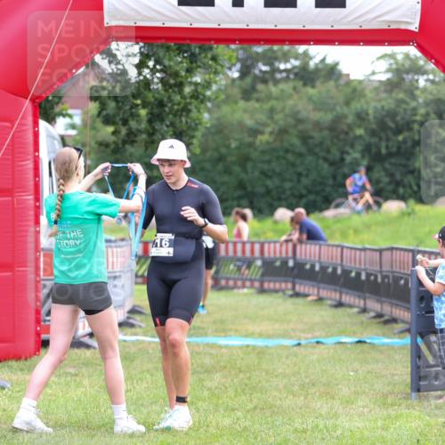 21.06.2026 - 29. Vierlanden-Triathlon Andreas Tolksdorf http://msf.ph/oto/9914010 21.06.2026 11:18:03 Ziel 316, 399 meine-sportfotos.de