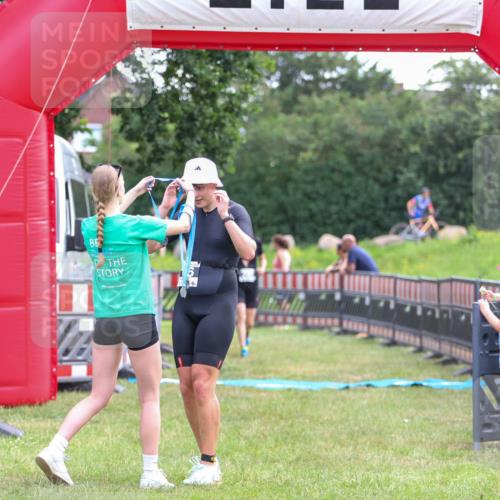 21.06.2026 - 29. Vierlanden-Triathlon Andreas Tolksdorf http://msf.ph/oto/9914013 21.06.2026 11:18:03 Ziel 316, 399 meine-sportfotos.de