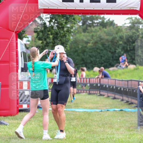21.06.2026 - 29. Vierlanden-Triathlon Andreas Tolksdorf http://msf.ph/oto/9914014 21.06.2026 11:18:03 Ziel 316, 399 meine-sportfotos.de