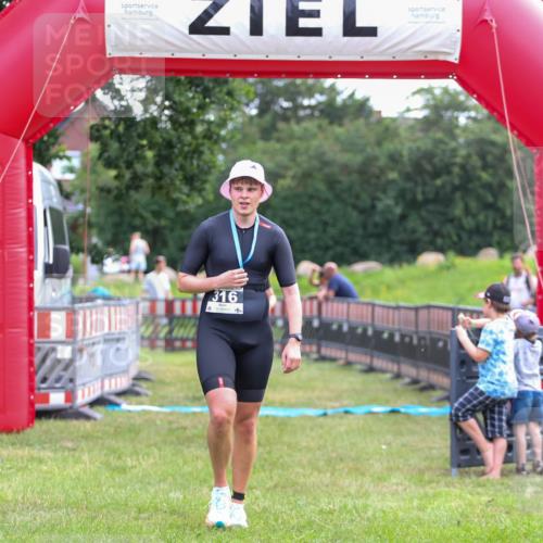 21.06.2026 - 29. Vierlanden-Triathlon Andreas Tolksdorf http://msf.ph/oto/9914017 21.06.2026 11:18:06 Ziel 399 meine-sportfotos.de