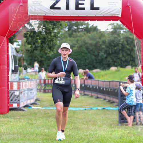 21.06.2026 - 29. Vierlanden-Triathlon Andreas Tolksdorf http://msf.ph/oto/9914018 21.06.2026 11:18:06 Ziel 399 meine-sportfotos.de