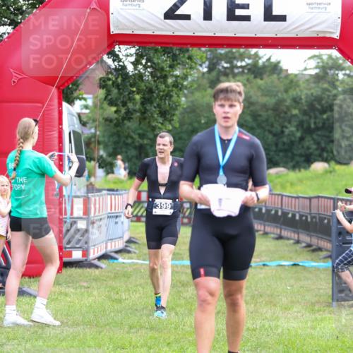21.06.2026 - 29. Vierlanden-Triathlon Andreas Tolksdorf http://msf.ph/oto/9914020 21.06.2026 11:18:09 Ziel 361, 399 meine-sportfotos.de