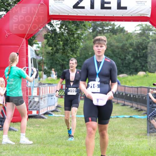 21.06.2026 - 29. Vierlanden-Triathlon Andreas Tolksdorf http://msf.ph/oto/9914021 21.06.2026 11:18:09 Ziel 361, 399 meine-sportfotos.de