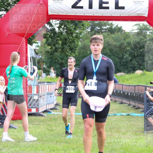 21.06.2026 - 29. Vierlanden-Triathlon Andreas Tolksdorf http://msf.ph/oto/9914022 21.06.2026 11:18:09 Ziel 361, 399 meine-sportfotos.de