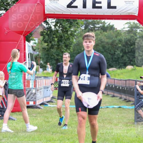 21.06.2026 - 29. Vierlanden-Triathlon Andreas Tolksdorf http://msf.ph/oto/9914023 21.06.2026 11:18:09 Ziel 361, 399 meine-sportfotos.de
