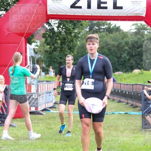 21.06.2026 - 29. Vierlanden-Triathlon Andreas Tolksdorf http://msf.ph/oto/9914024 21.06.2026 11:18:09 Ziel 361, 399 meine-sportfotos.de