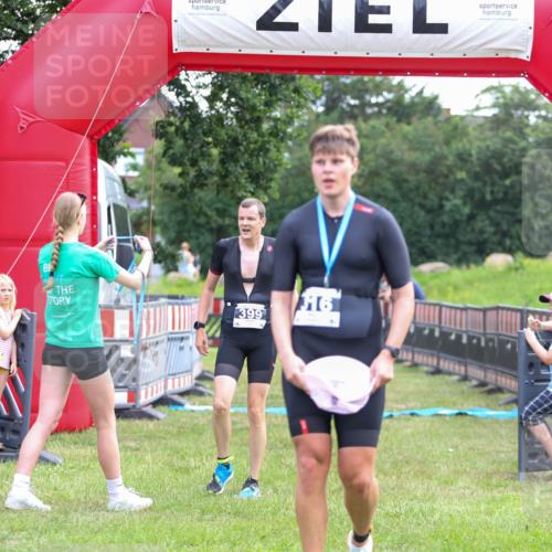 21.06.2026 - 29. Vierlanden-Triathlon Andreas Tolksdorf http://msf.ph/oto/9914025 21.06.2026 11:18:09 Ziel 361, 399 meine-sportfotos.de