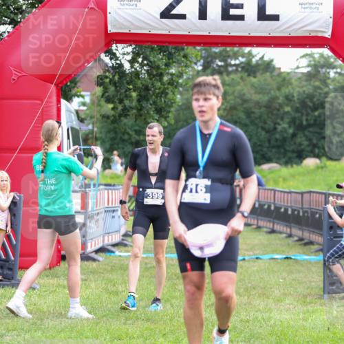 21.06.2026 - 29. Vierlanden-Triathlon Andreas Tolksdorf http://msf.ph/oto/9914027 21.06.2026 11:18:09 Ziel 361, 399 meine-sportfotos.de