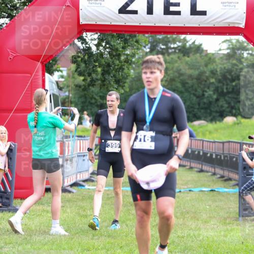 21.06.2026 - 29. Vierlanden-Triathlon Andreas Tolksdorf http://msf.ph/oto/9914028 21.06.2026 11:18:09 Ziel 361, 399 meine-sportfotos.de
