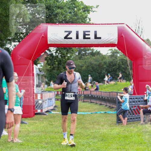 21.06.2026 - 29. Vierlanden-Triathlon Andreas Tolksdorf http://msf.ph/oto/9914037 21.06.2026 11:18:23 Ziel 361, 412 meine-sportfotos.de