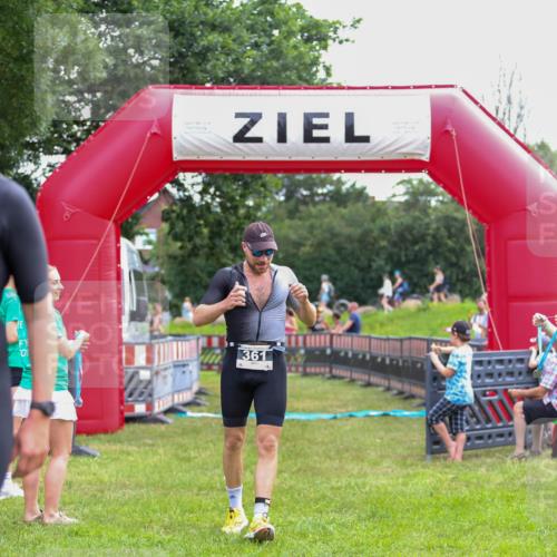 21.06.2026 - 29. Vierlanden-Triathlon Andreas Tolksdorf http://msf.ph/oto/9914038 21.06.2026 11:18:23 Ziel 361, 412 meine-sportfotos.de