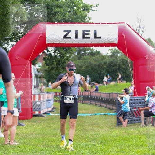 21.06.2026 - 29. Vierlanden-Triathlon Andreas Tolksdorf http://msf.ph/oto/9914039 21.06.2026 11:18:23 Ziel 361, 412 meine-sportfotos.de