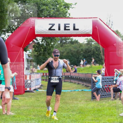 21.06.2026 - 29. Vierlanden-Triathlon Andreas Tolksdorf http://msf.ph/oto/9914040 21.06.2026 11:18:23 Ziel 361, 412 meine-sportfotos.de