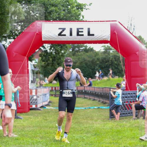 21.06.2026 - 29. Vierlanden-Triathlon Andreas Tolksdorf http://msf.ph/oto/9914041 21.06.2026 11:18:23 Ziel 361, 412 meine-sportfotos.de