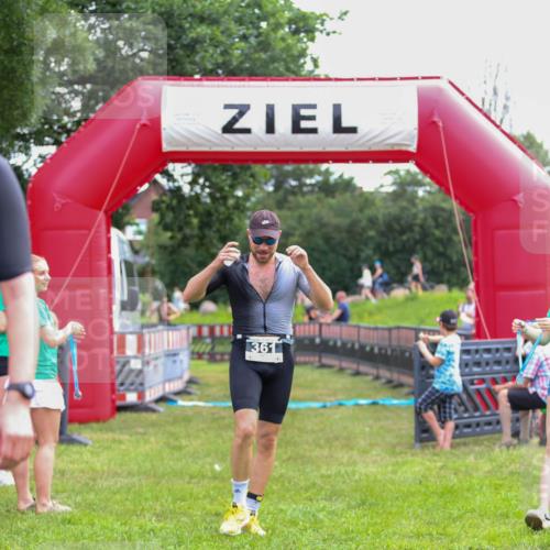 21.06.2026 - 29. Vierlanden-Triathlon Andreas Tolksdorf http://msf.ph/oto/9914042 21.06.2026 11:18:23 Ziel 361, 412 meine-sportfotos.de