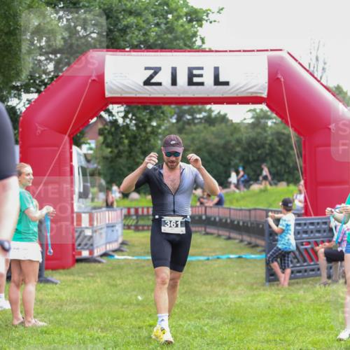 21.06.2026 - 29. Vierlanden-Triathlon Andreas Tolksdorf http://msf.ph/oto/9914043 21.06.2026 11:18:23 Ziel 361, 412 meine-sportfotos.de