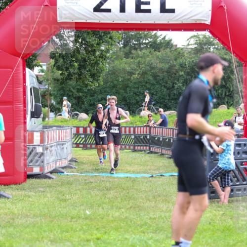 21.06.2026 - 29. Vierlanden-Triathlon Andreas Tolksdorf http://msf.ph/oto/9914047 21.06.2026 11:18:28 Ziel 412 meine-sportfotos.de