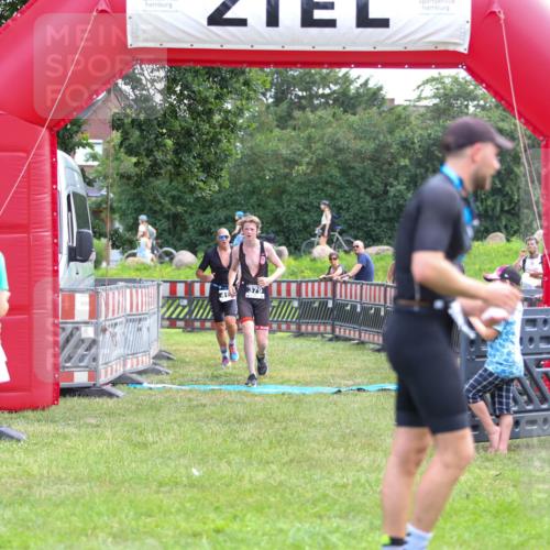 21.06.2026 - 29. Vierlanden-Triathlon Andreas Tolksdorf http://msf.ph/oto/9914048 21.06.2026 11:18:28 Ziel 412 meine-sportfotos.de