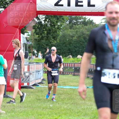 21.06.2026 - 29. Vierlanden-Triathlon Andreas Tolksdorf http://msf.ph/oto/9914055 21.06.2026 11:18:32 Ziel 412 meine-sportfotos.de