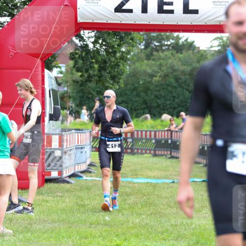 21.06.2026 - 29. Vierlanden-Triathlon Andreas Tolksdorf http://msf.ph/oto/9914058 21.06.2026 11:18:32 Ziel 412 meine-sportfotos.de
