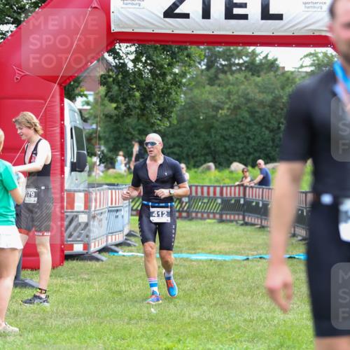 21.06.2026 - 29. Vierlanden-Triathlon Andreas Tolksdorf http://msf.ph/oto/9914059 21.06.2026 11:18:32 Ziel 412 meine-sportfotos.de