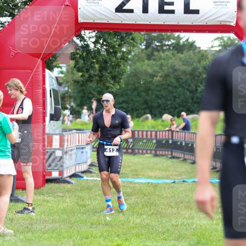 21.06.2026 - 29. Vierlanden-Triathlon Andreas Tolksdorf http://msf.ph/oto/9914060 21.06.2026 11:18:32 Ziel 412 meine-sportfotos.de
