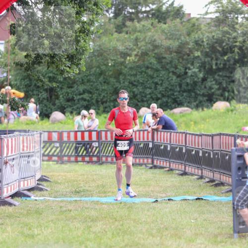 21.06.2026 - 29. Vierlanden-Triathlon Andreas Tolksdorf http://msf.ph/oto/9914074 21.06.2026 11:18:57 Ziel 409, 468 meine-sportfotos.de