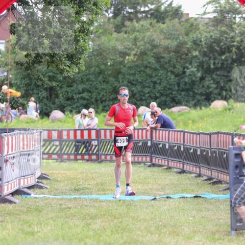 21.06.2026 - 29. Vierlanden-Triathlon Andreas Tolksdorf http://msf.ph/oto/9914075 21.06.2026 11:18:57 Ziel 409, 468 meine-sportfotos.de